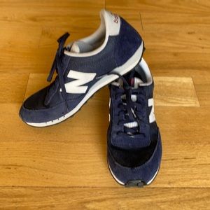 New balance retro women’s sneakers 7.5